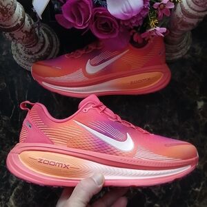 Nike Zoom X Vomero 18 Comfort/Athletic Medical Field Shoes Size 11 for Women